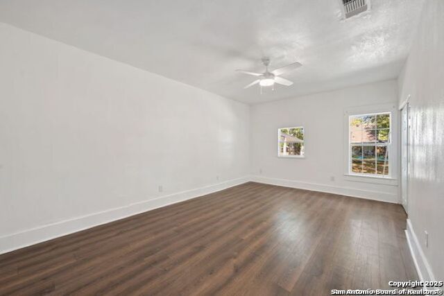 Listing photo id 24 for 2802 Irwin  