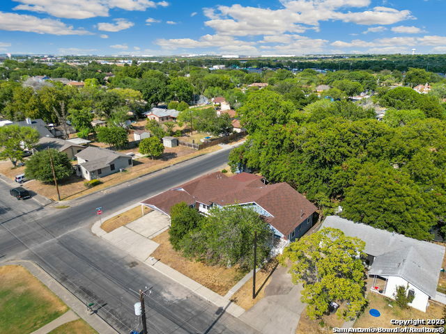 Listing photo id 26 for 2802 Irwin  