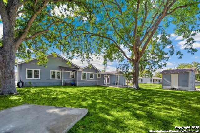 Listing photo id 2 for 2802 Irwin  