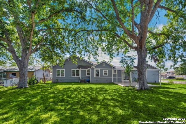 Listing photo id 3 for 2802 Irwin  