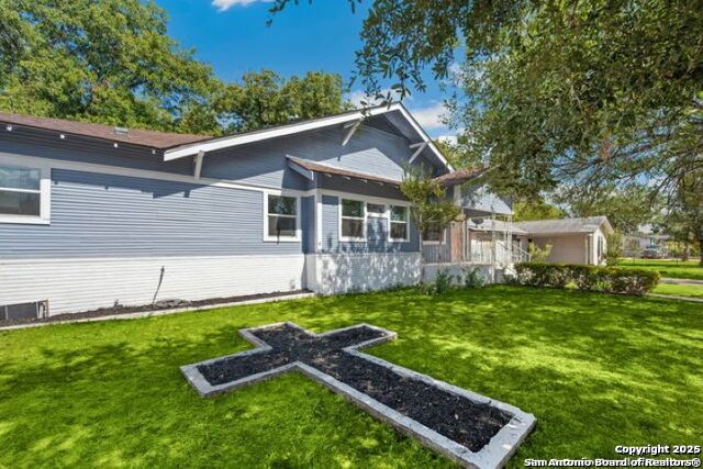 Listing photo id 5 for 2802 Irwin  