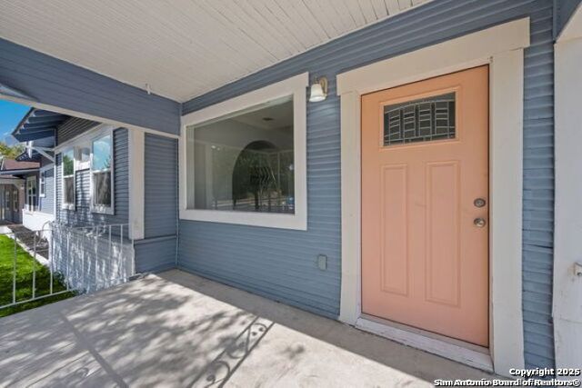 Listing photo id 6 for 2802 Irwin  