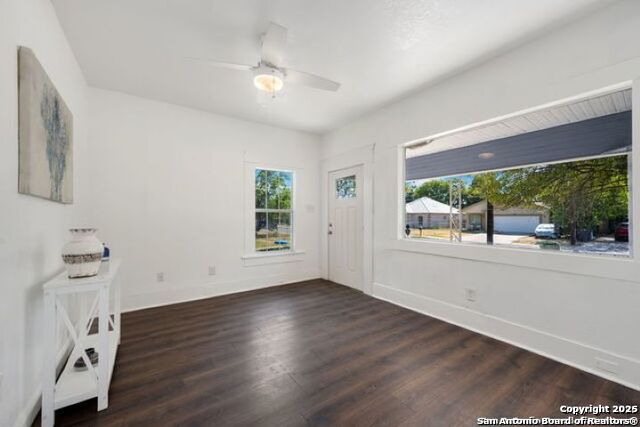 Listing photo id 7 for 2802 Irwin  
