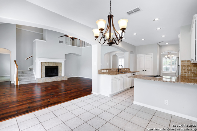 Image 10 of 37 For 19510 Battle Oak