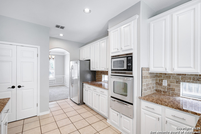 Image 12 of 37 For 19510 Battle Oak