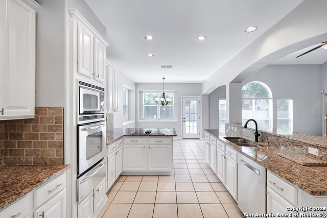 Image 13 of 37 For 19510 Battle Oak