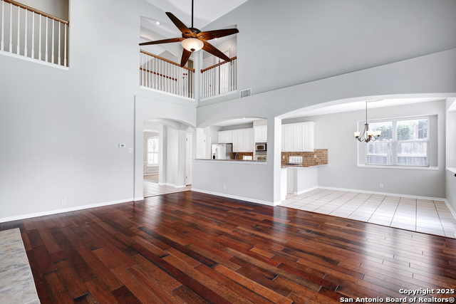 Image 14 of 37 For 19510 Battle Oak