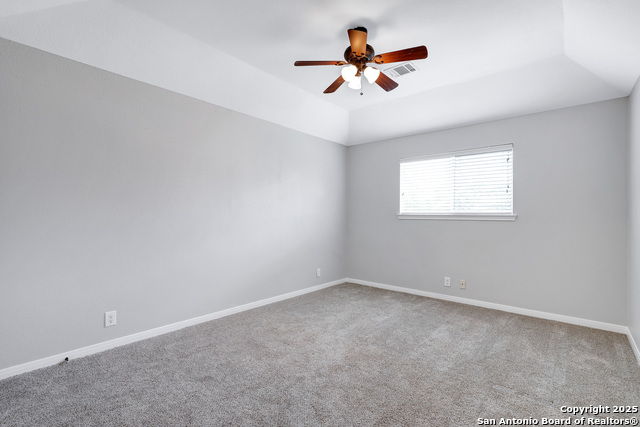 Image 15 of 37 For 19510 Battle Oak