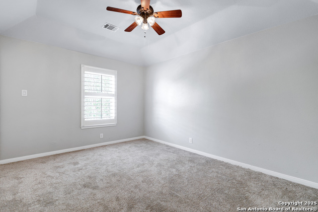 Image 18 of 37 For 19510 Battle Oak