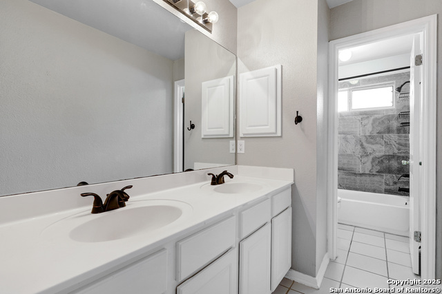 Image 21 of 37 For 19510 Battle Oak