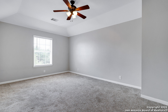 Image 22 of 37 For 19510 Battle Oak