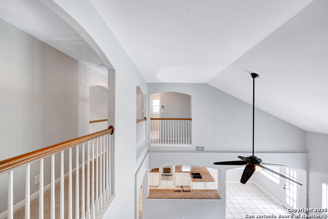 Image 24 of 37 For 19510 Battle Oak