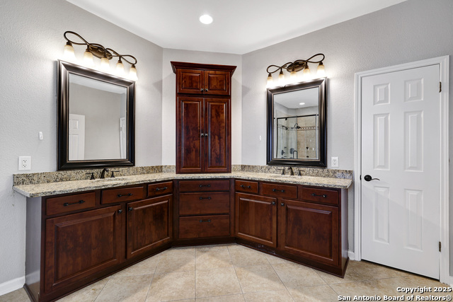 Image 27 of 37 For 19510 Battle Oak