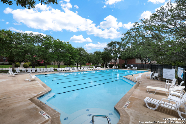 Image 34 of 37 For 19510 Battle Oak