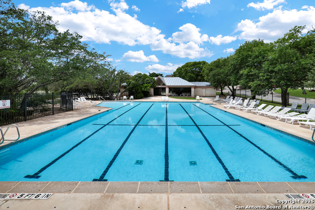 Image 35 of 37 For 19510 Battle Oak