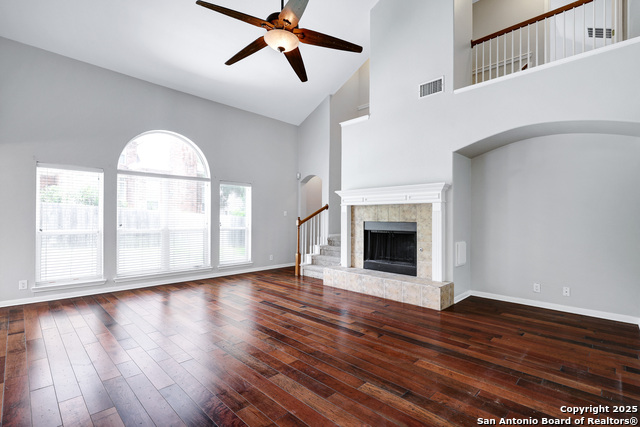 Image 8 of 37 For 19510 Battle Oak