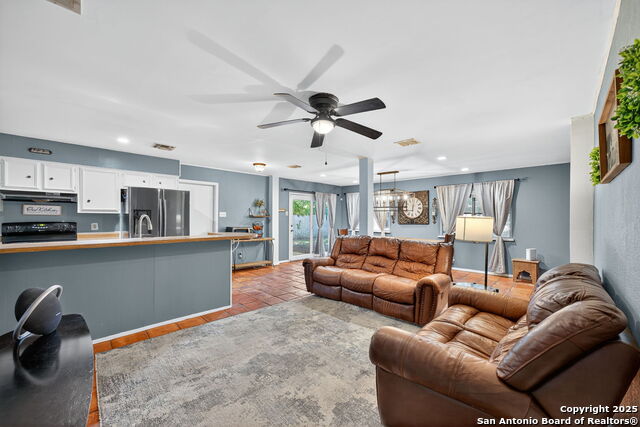 Image 4 of 21 For 4247 Bayliss