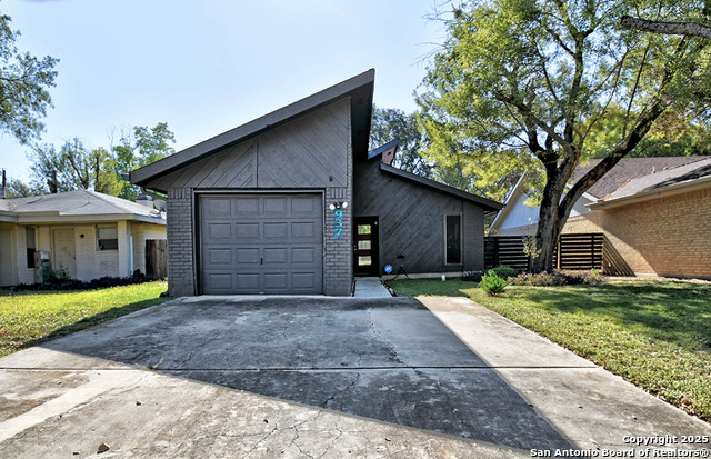 Image 2 of 26 For 937 Sundance