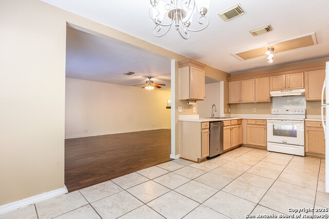 Image 10 of 33 For 10022 Sandbrook Hill