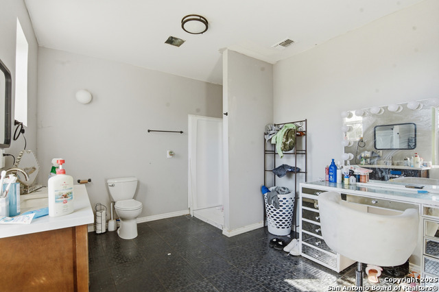 Image 17 of 26 For 411 Daniel W