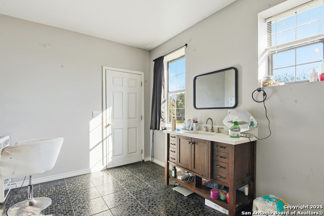 Image 18 of 26 For 411 Daniel W