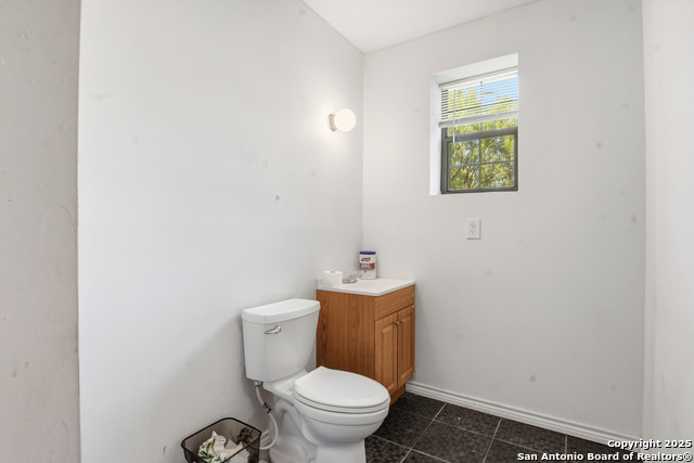 Image 19 of 26 For 411 Daniel W