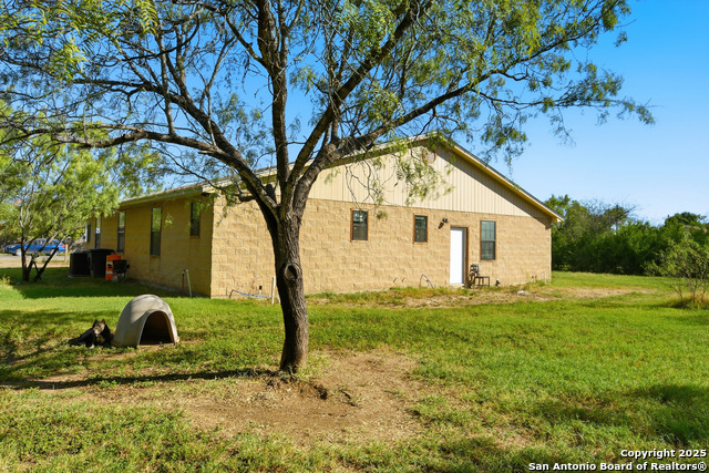 Image 21 of 26 For 411 Daniel W