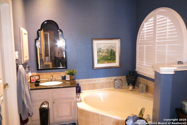 Image 11 of 38 For 2427 Redland Point