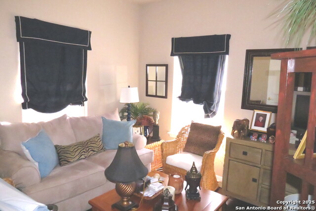 Image 16 of 38 For 2427 Redland Point