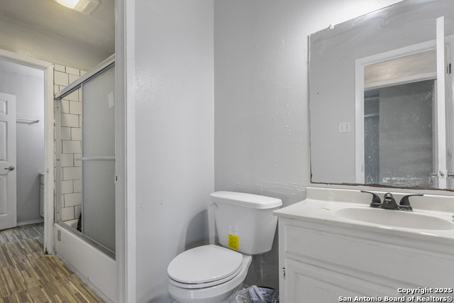 Image 17 of 24 For 5835 Adalone