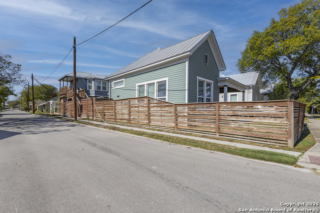 Image 2 of 16 For 1015 Palmetto N