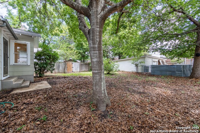 Listing photo id 12 for 465 Guenther Ave S