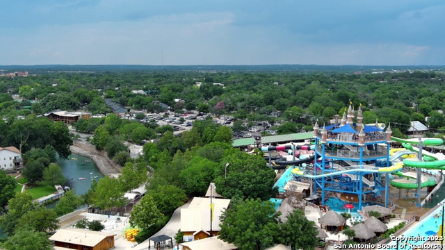 Listing photo id 15 for 465 Guenther Ave S