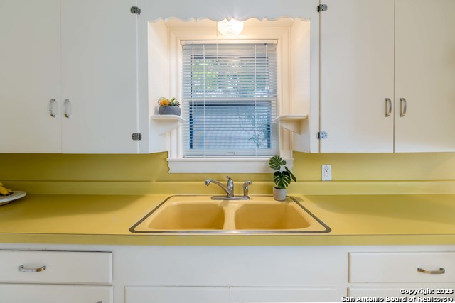 Listing photo id 4 for 465 Guenther Ave S