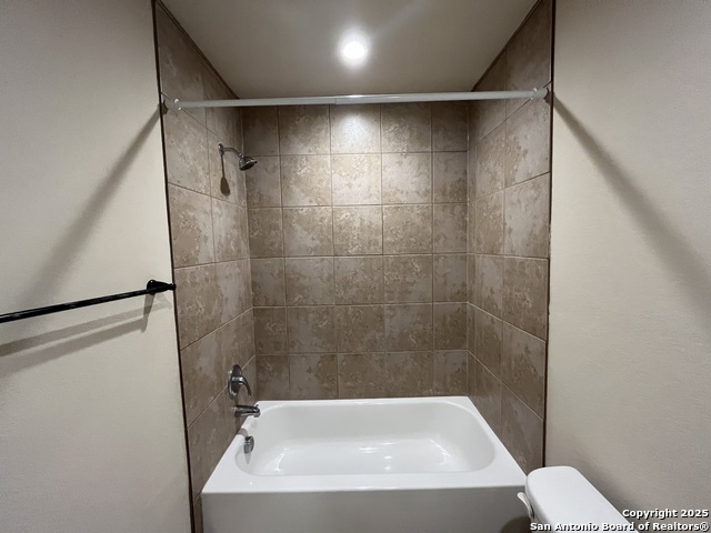 Image 23 of 24 For 6012 Jax Way  103