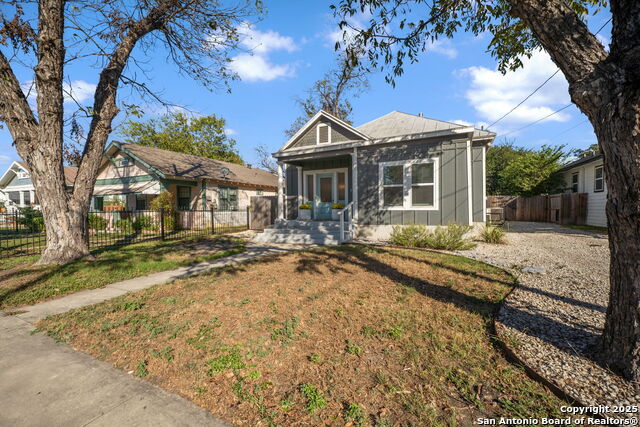 Image 2 of 27 For 226 Saint John