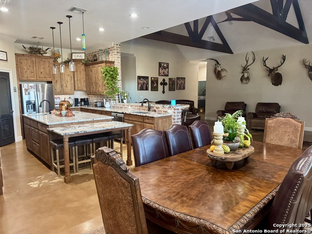 Listing photo id 8 for 16489 Fm 472