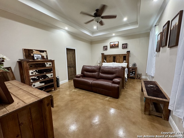 Listing photo id 9 for 16489 Fm 472