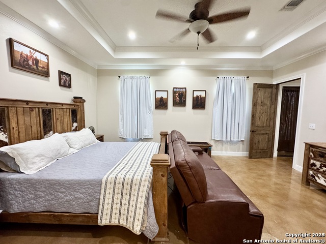 Listing photo id 10 for 16489 Fm 472