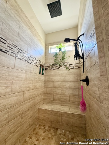 Listing photo id 12 for 16489 Fm 472