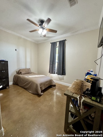 Listing photo id 20 for 16489 Fm 472