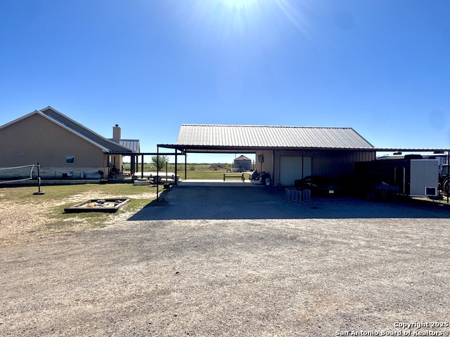 Listing photo id 21 for 16489 Fm 472