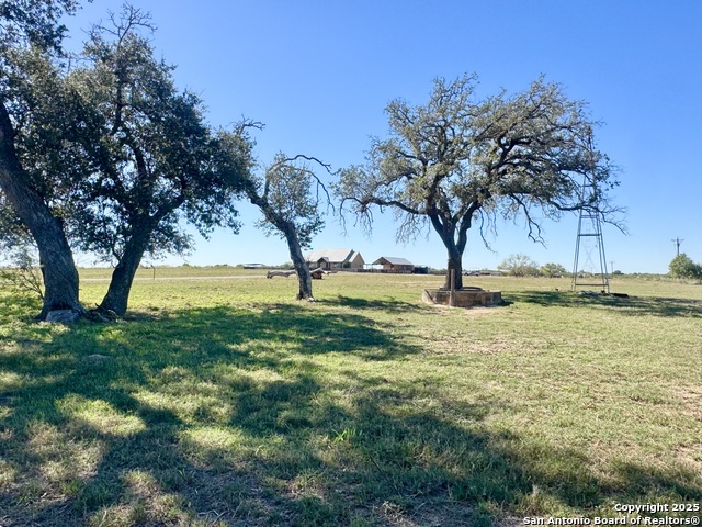 Listing photo id 23 for 16489 Fm 472