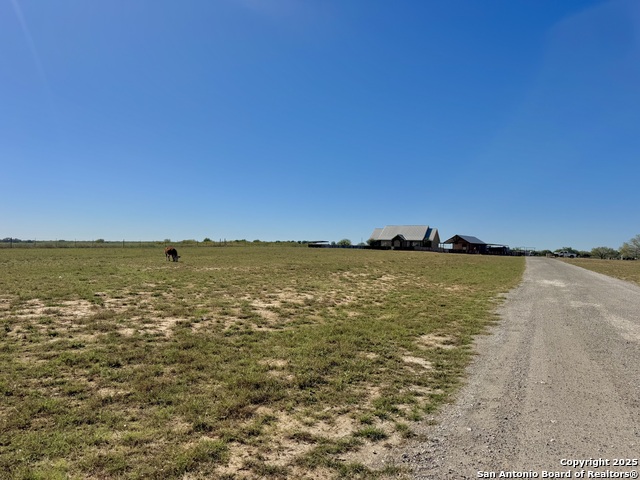 Listing photo id 24 for 16489 Fm 472