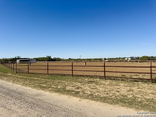 Listing photo id 25 for 16489 Fm 472