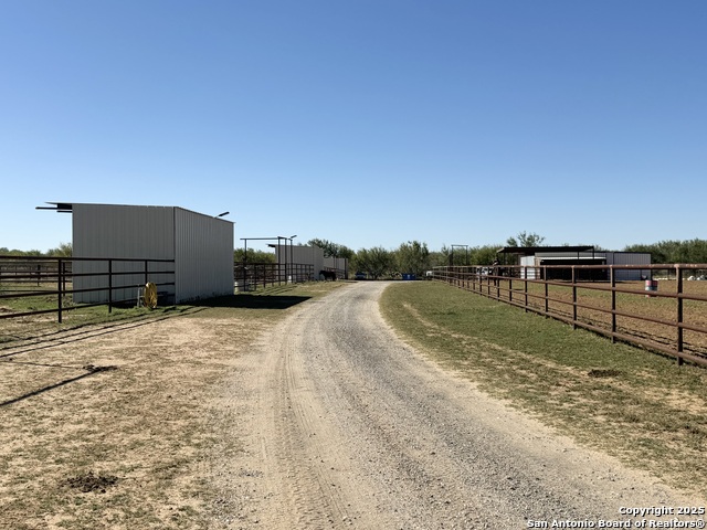 Listing photo id 26 for 16489 Fm 472