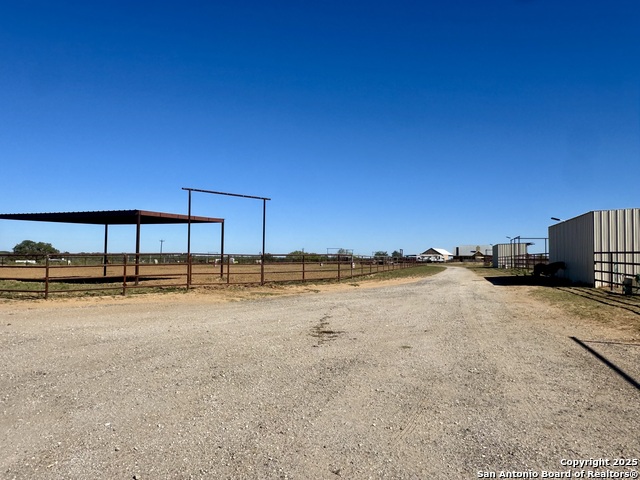 Listing photo id 27 for 16489 Fm 472