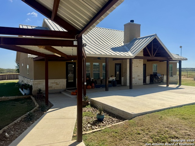 Listing photo id 2 for 16489 Fm 472