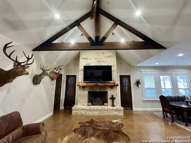 Listing photo id 6 for 16489 Fm 472