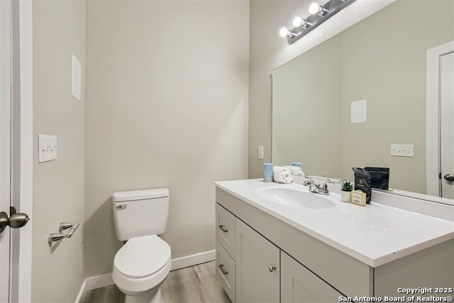 Image 28 of 32 For 517 Hicks Ave